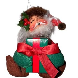 Vintage Annalee Santa Holding a Green and Red Present Ornament 1994